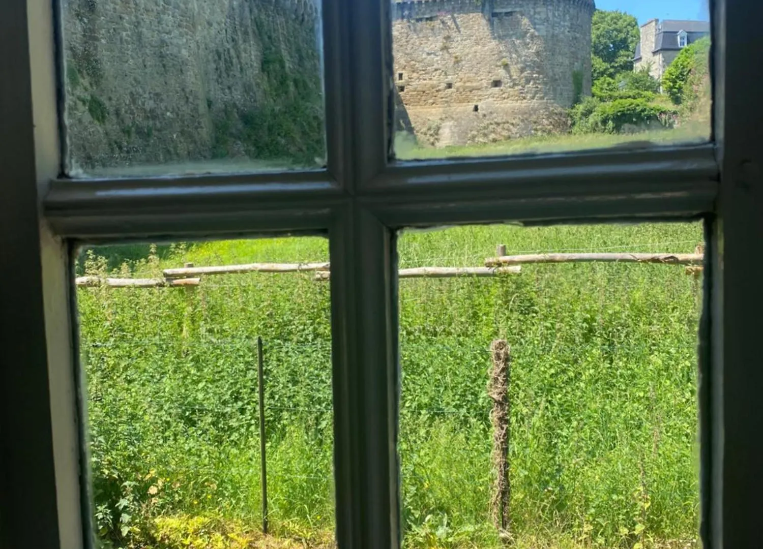 디난 Le Duplex- La Vue Des Remparts - Historic Center 아파트 프랑스