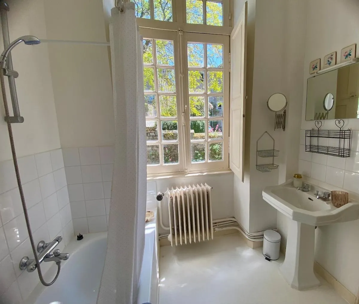 디난 Le Duplex- La Vue Des Remparts - Historic Center 아파트