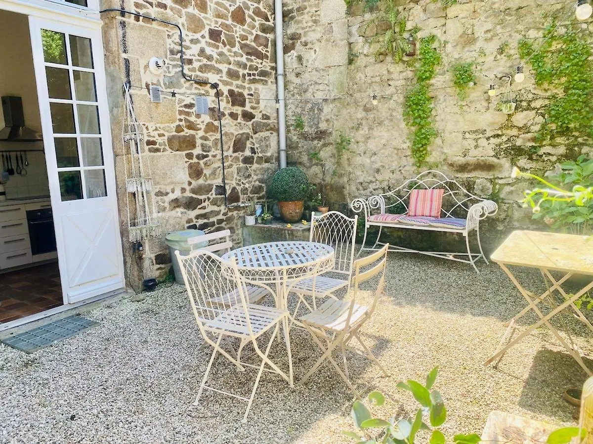 디난 Le Duplex- La Vue Des Remparts - Historic Center 아파트